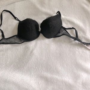 Cute Victoria’s Secret bra size 34 be worn once!